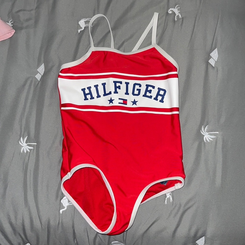 Girls swimsuit